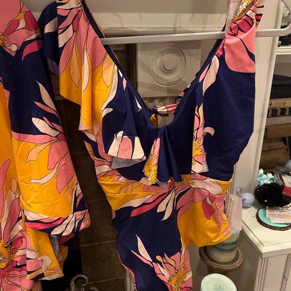 NWT Trina Turk Breeze Floral Swimsuit & tunic Cover Up XL/10 - Picture 3 of 8